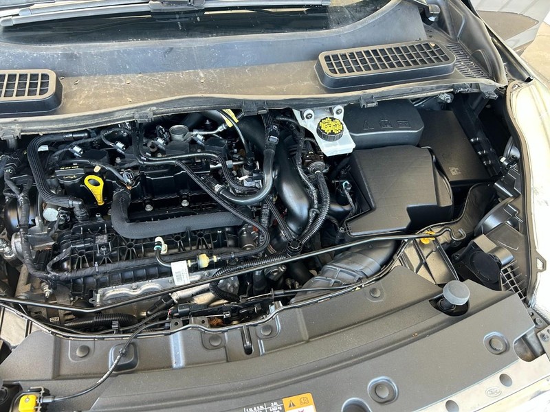 Ford Escape Vehicle Full-screen Gallery Image 11