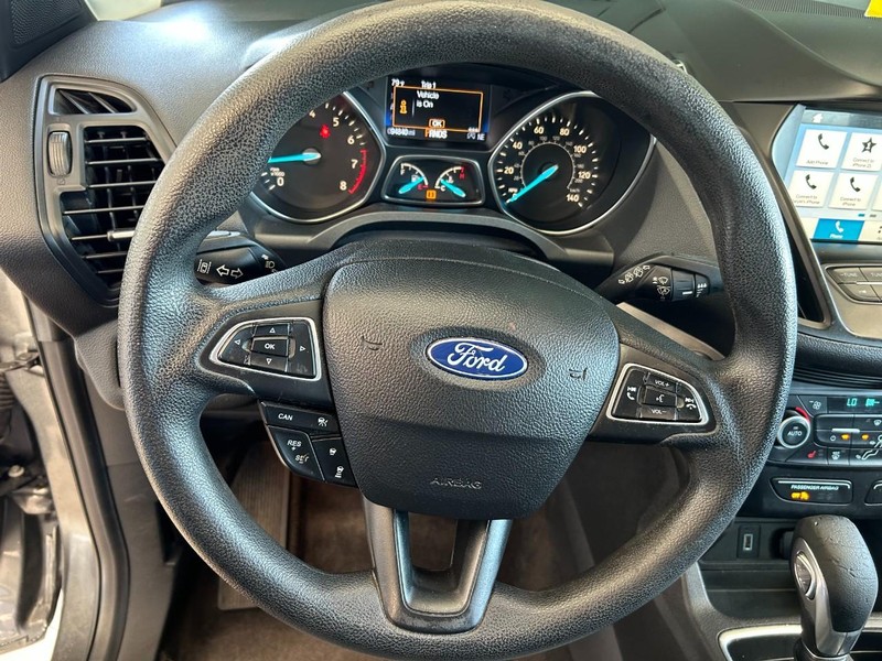 Ford Escape Vehicle Full-screen Gallery Image 12