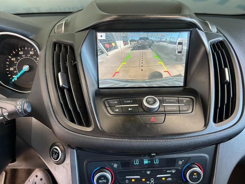 Ford Escape Vehicle Full-screen Gallery Image 13