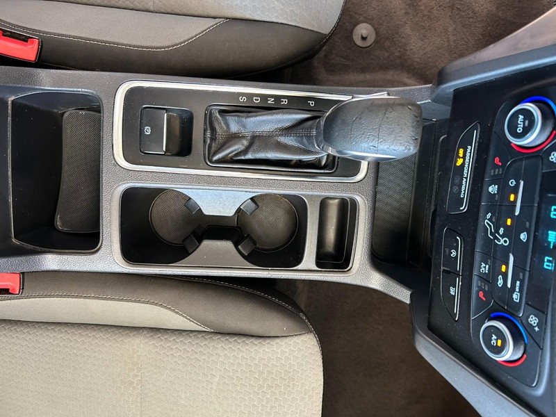 Ford Escape Vehicle Full-screen Gallery Image 15