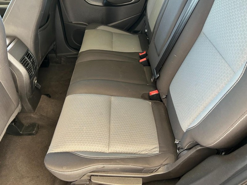 Ford Escape Vehicle Full-screen Gallery Image 20