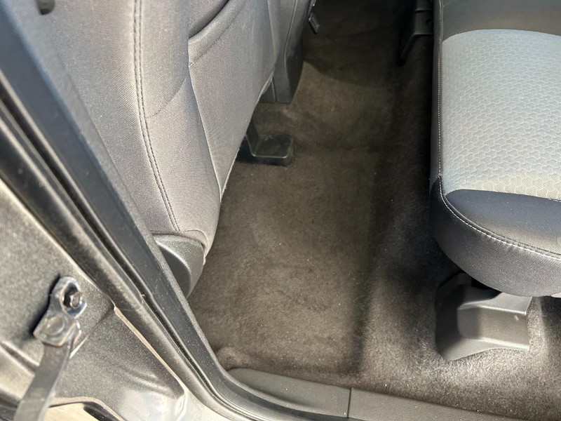 Ford Escape Vehicle Full-screen Gallery Image 21