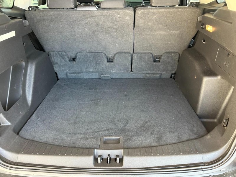 Ford Escape Vehicle Full-screen Gallery Image 23