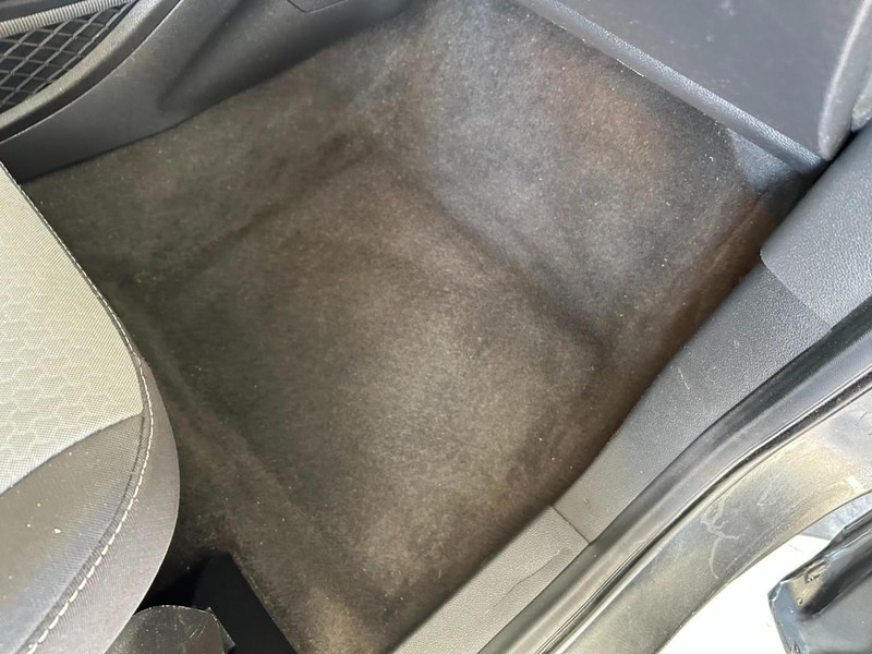 Ford Escape Vehicle Full-screen Gallery Image 26