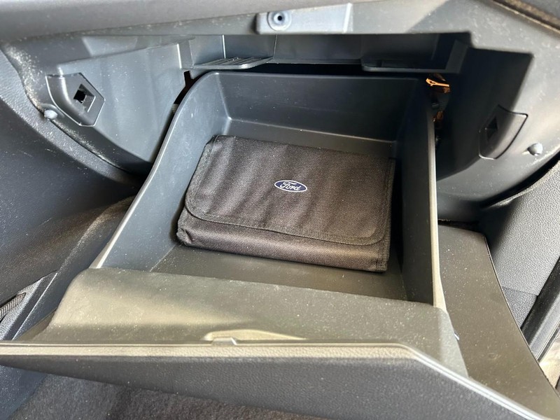 Ford Escape Vehicle Full-screen Gallery Image 28