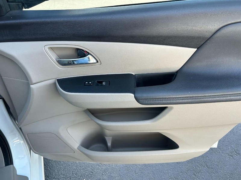 Honda Odyssey Vehicle Full-screen Gallery Image 28