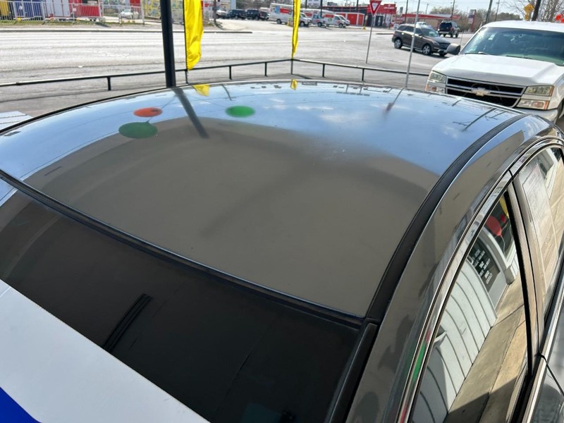 Nissan Altima Vehicle Full-screen Gallery Image 05