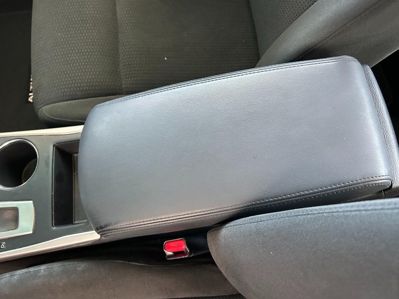 Nissan Altima Vehicle Full-screen Gallery Image 15