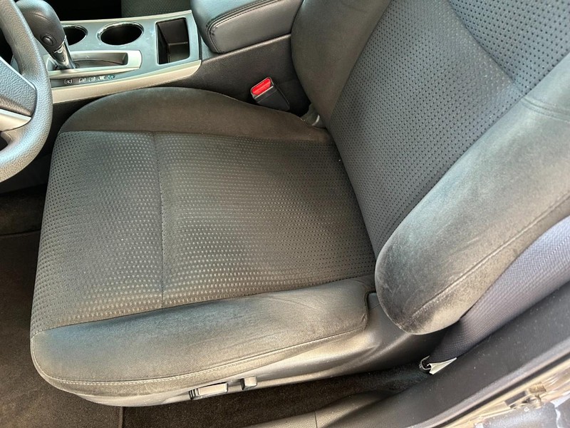 Nissan Altima Vehicle Full-screen Gallery Image 16