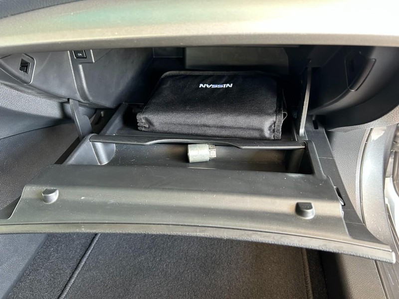 Nissan Altima Vehicle Full-screen Gallery Image 18