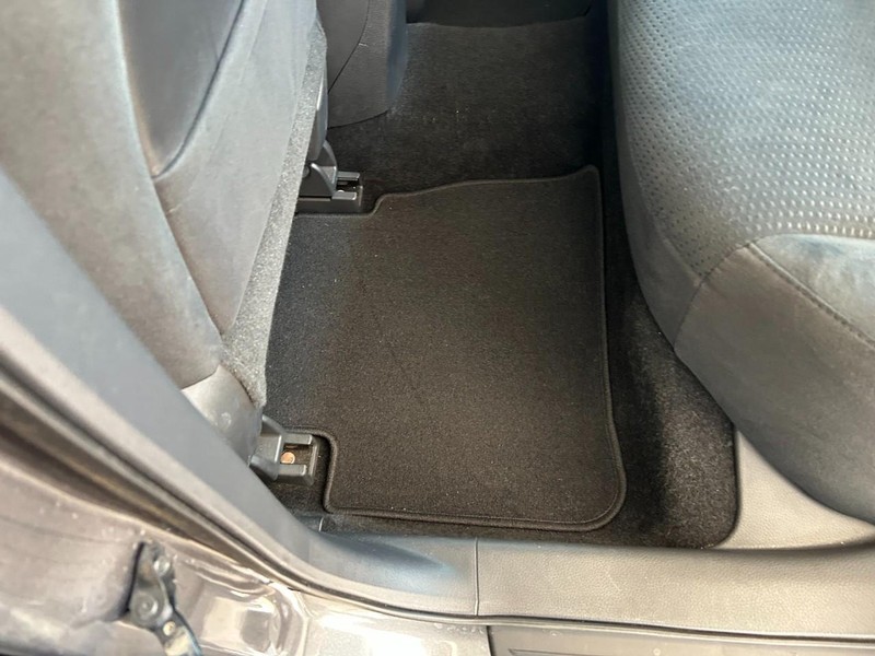 Nissan Altima Vehicle Full-screen Gallery Image 21