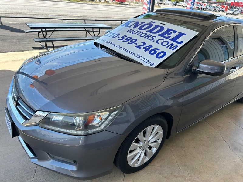 Honda Accord Sedan Vehicle Full-screen Gallery Image 05