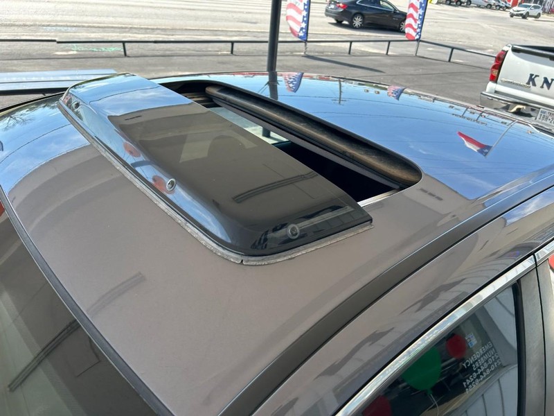 Honda Accord Sedan Vehicle Full-screen Gallery Image 06