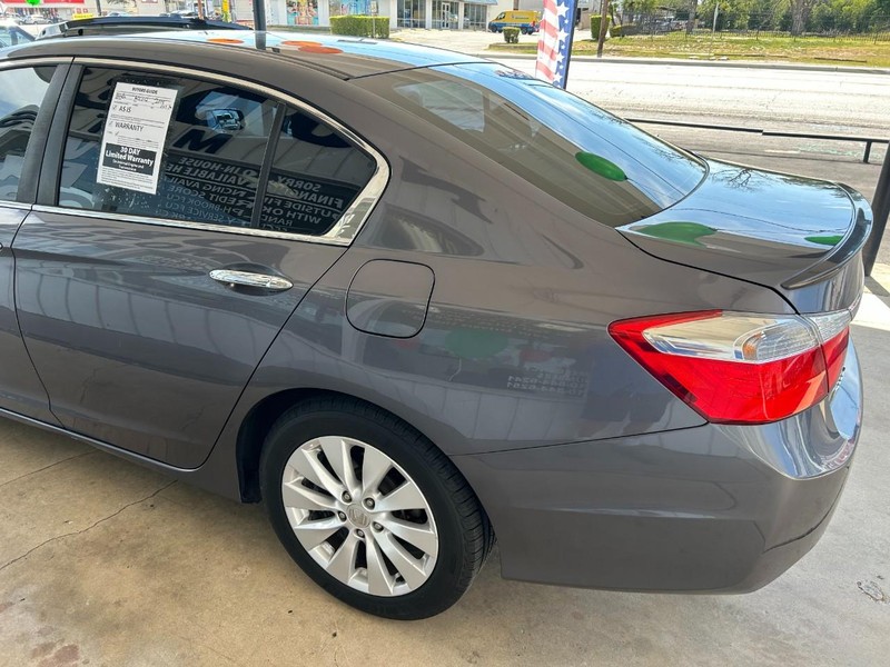 Honda Accord Sedan Vehicle Full-screen Gallery Image 07