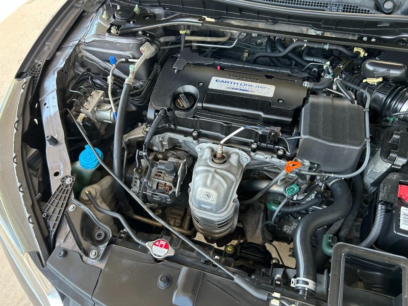 Honda Accord Sedan Vehicle Full-screen Gallery Image 09