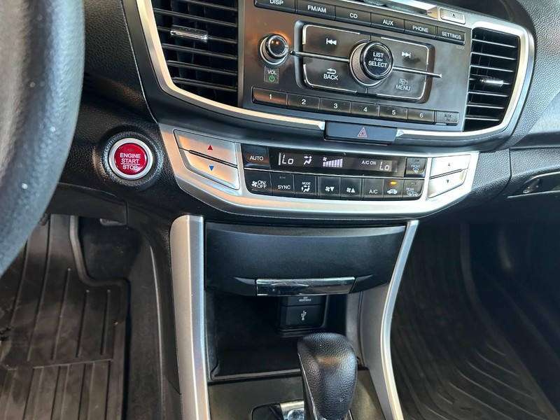 Honda Accord Sedan Vehicle Full-screen Gallery Image 14