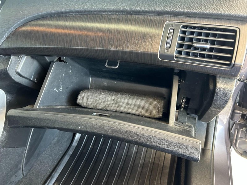 Honda Accord Sedan Vehicle Full-screen Gallery Image 19