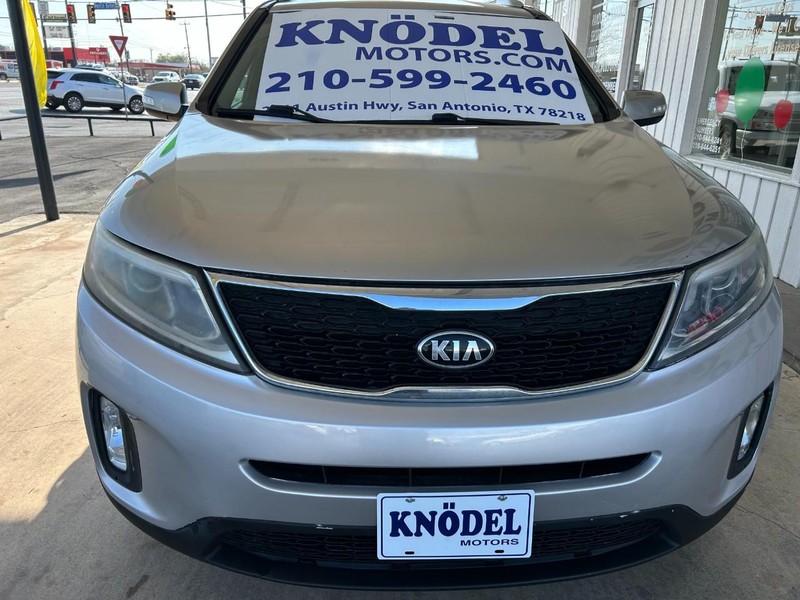 Kia Sorento Vehicle Full-screen Gallery Image 02