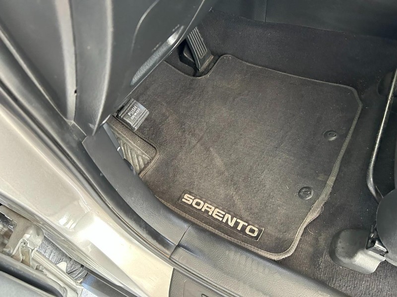 Kia Sorento Vehicle Full-screen Gallery Image 14