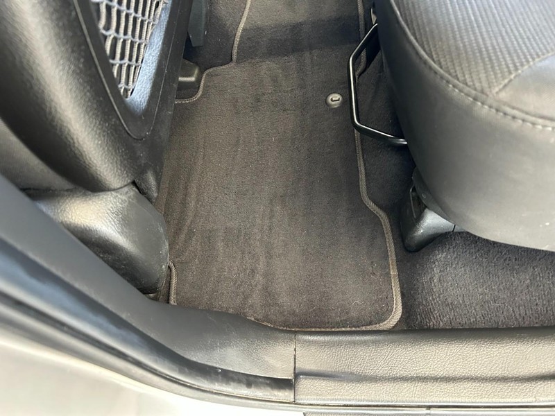 Kia Sorento Vehicle Full-screen Gallery Image 17