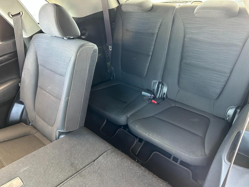 Kia Sorento Vehicle Full-screen Gallery Image 18