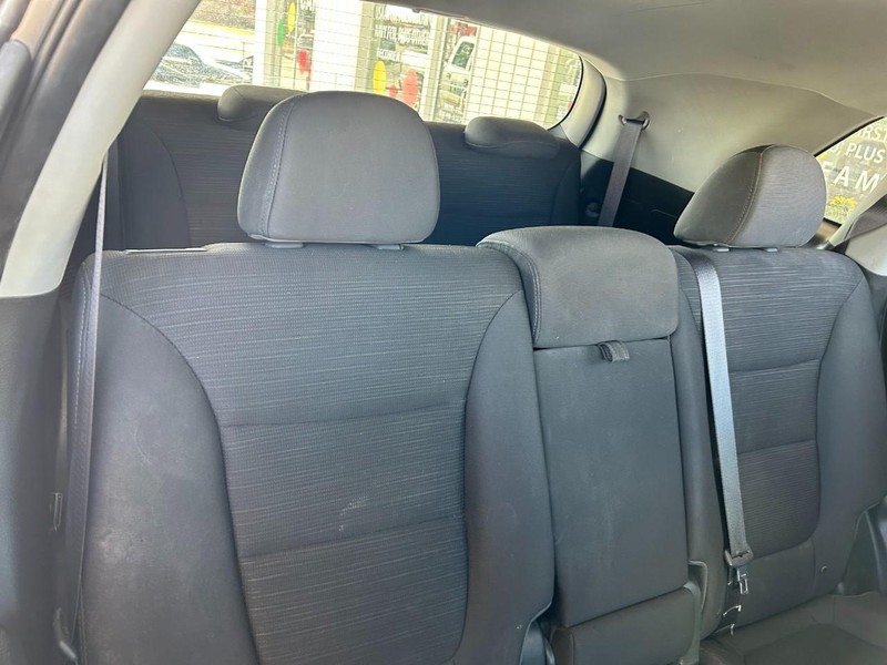 Kia Sorento Vehicle Full-screen Gallery Image 23