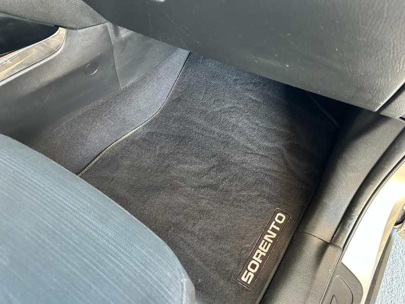 Kia Sorento Vehicle Full-screen Gallery Image 25