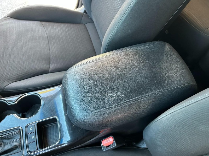 Kia Sorento Vehicle Full-screen Gallery Image 29