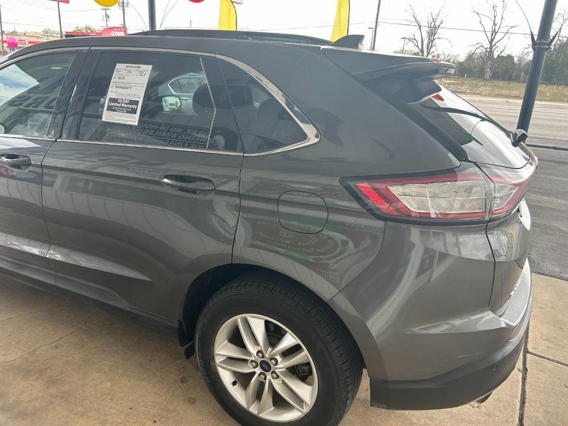 Ford Edge Vehicle Full-screen Gallery Image 06