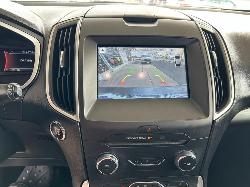 Ford Edge Vehicle Full-screen Gallery Image 13