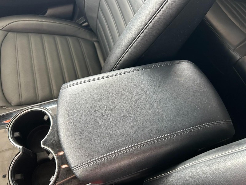 Ford Edge Vehicle Full-screen Gallery Image 16