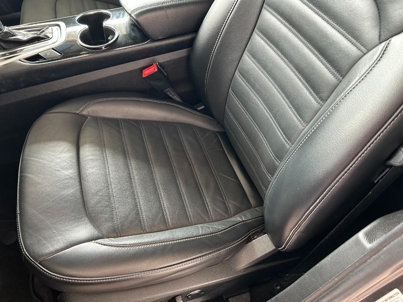 Ford Edge Vehicle Full-screen Gallery Image 17