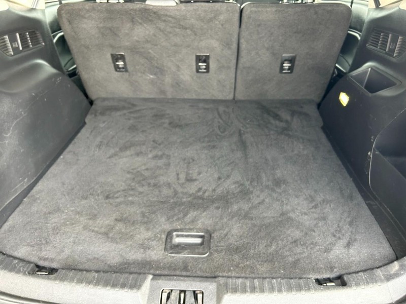 Ford Edge Vehicle Full-screen Gallery Image 23