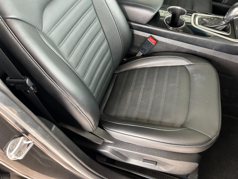 Ford Edge Vehicle Full-screen Gallery Image 26