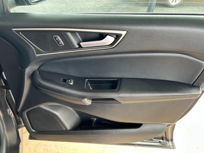 Ford Edge Vehicle Full-screen Gallery Image 28