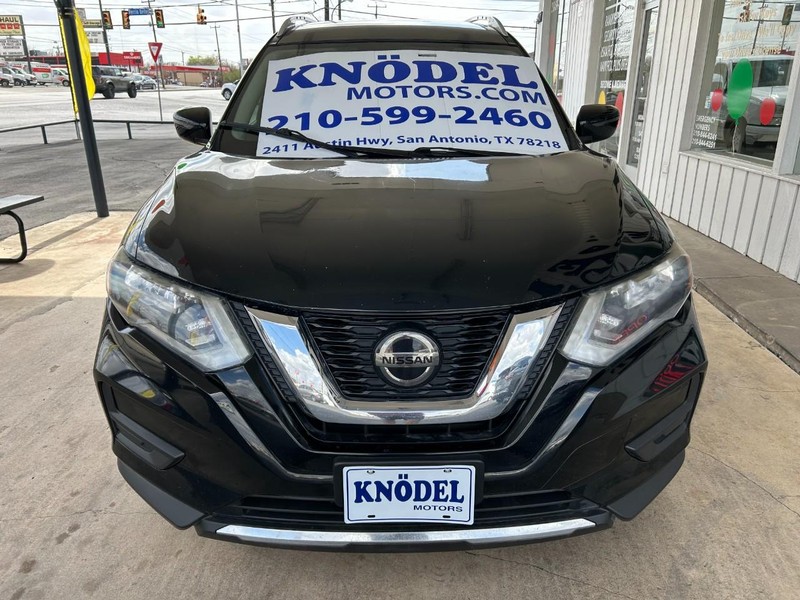 Nissan Rogue Vehicle Full-screen Gallery Image 02