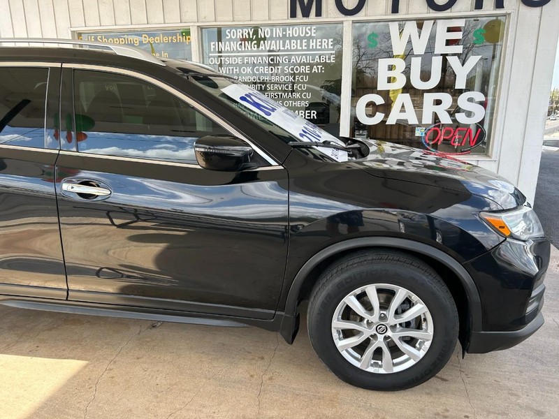 Nissan Rogue Vehicle Full-screen Gallery Image 04