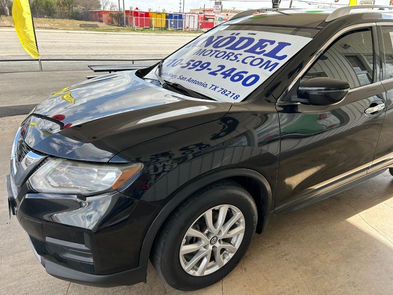 Nissan Rogue Vehicle Full-screen Gallery Image 05