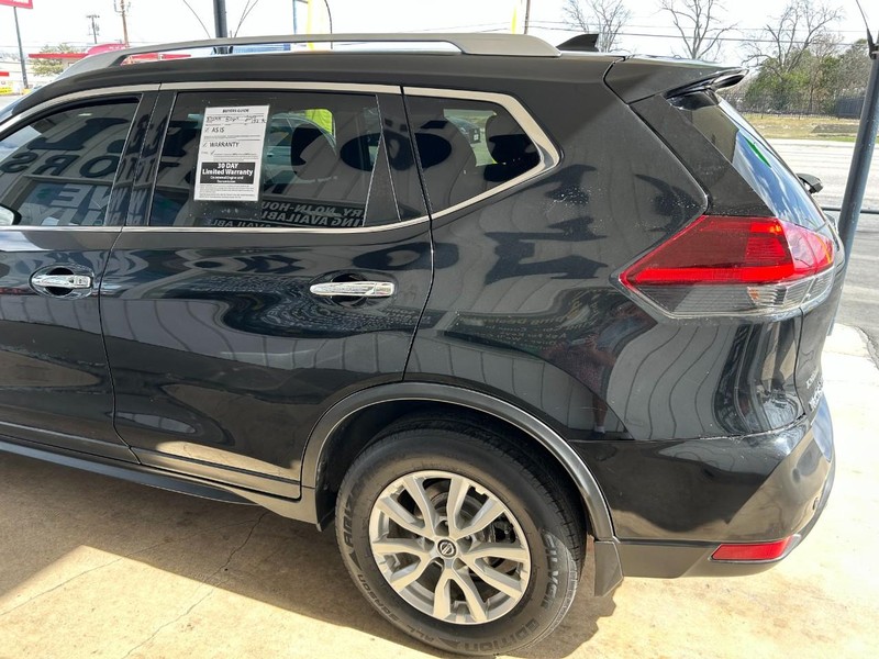 Nissan Rogue Vehicle Full-screen Gallery Image 06