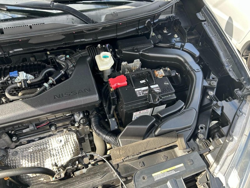 Nissan Rogue Vehicle Full-screen Gallery Image 09