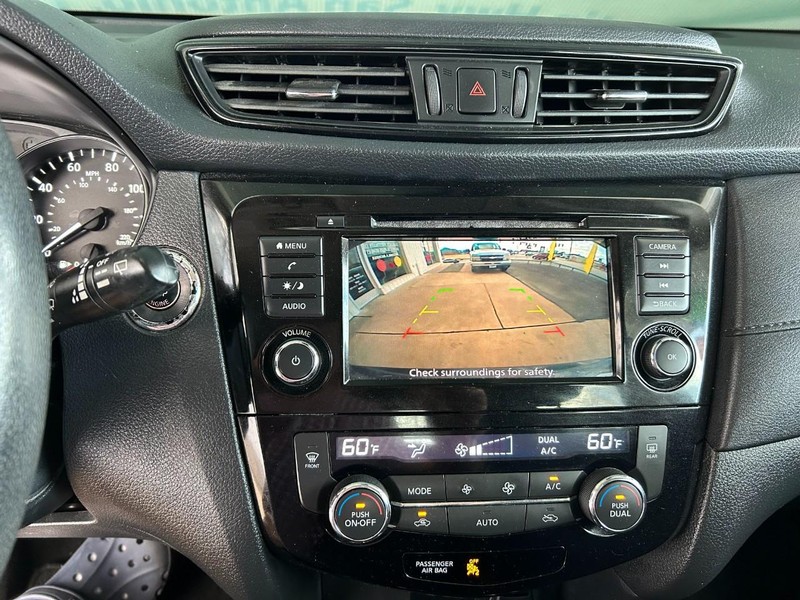 Nissan Rogue Vehicle Full-screen Gallery Image 13