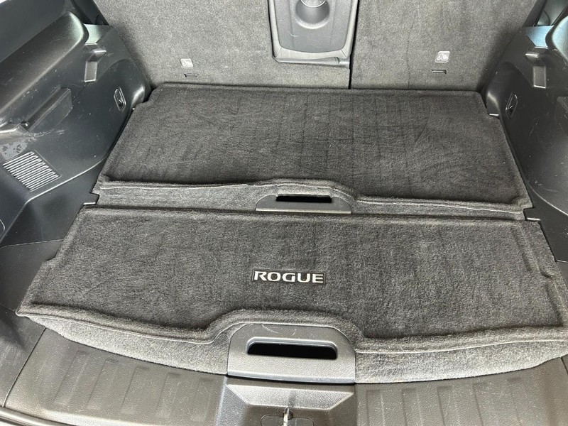 Nissan Rogue Vehicle Full-screen Gallery Image 27