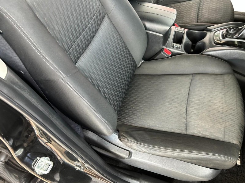 Nissan Rogue Vehicle Full-screen Gallery Image 29