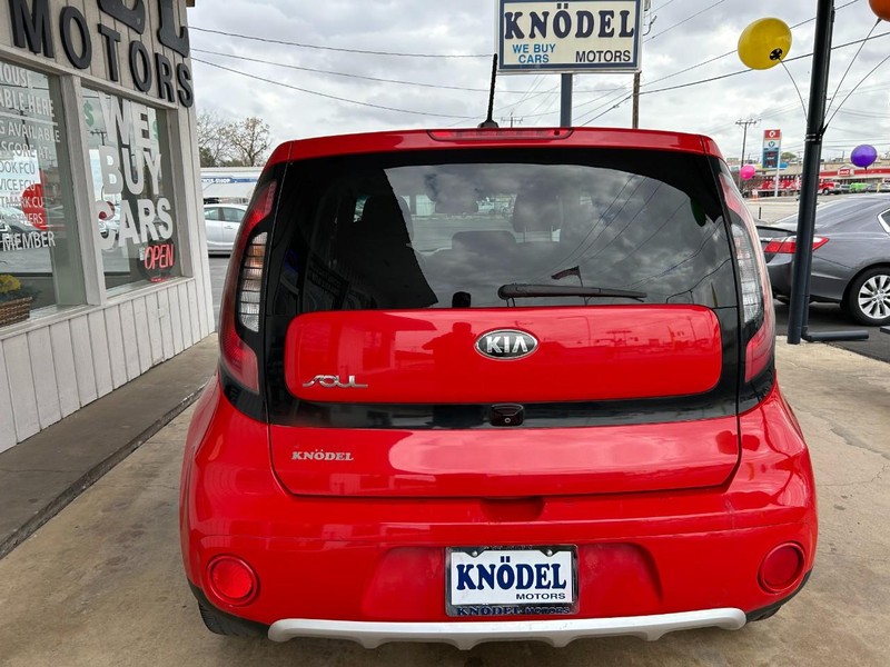 Kia Soul Vehicle Full-screen Gallery Image 03