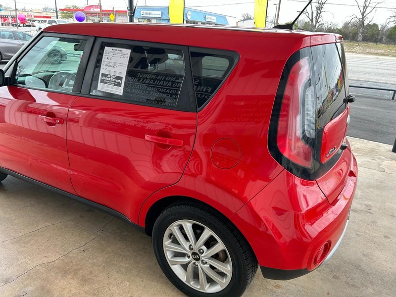 Kia Soul Vehicle Full-screen Gallery Image 06