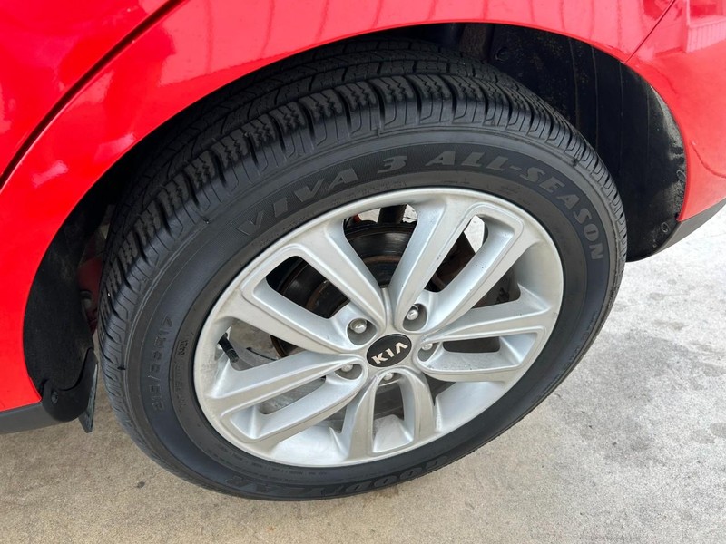 Kia Soul Vehicle Full-screen Gallery Image 08