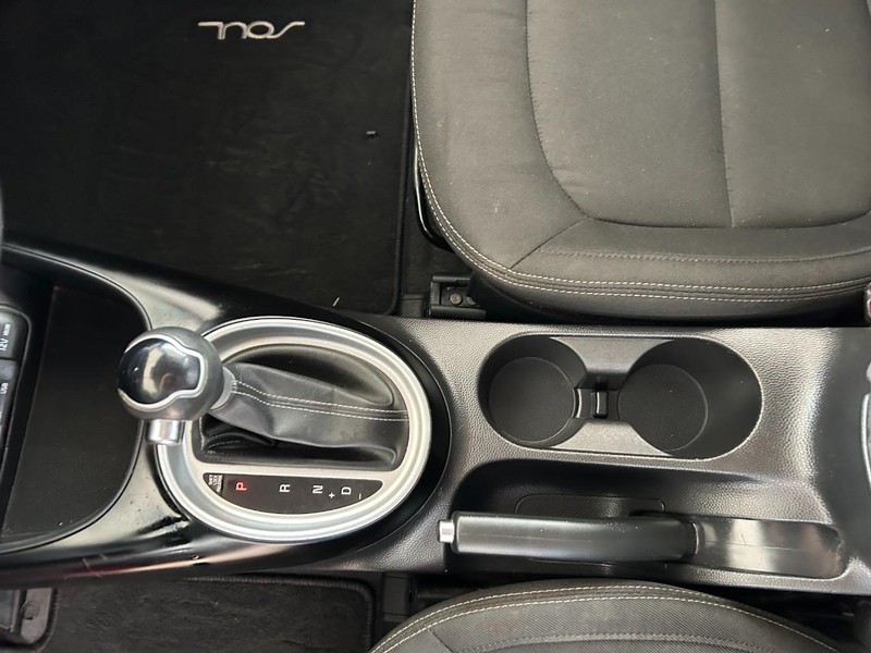 Kia Soul Vehicle Full-screen Gallery Image 15