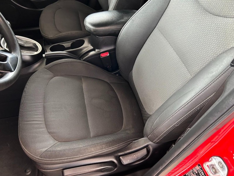 Kia Soul Vehicle Full-screen Gallery Image 17