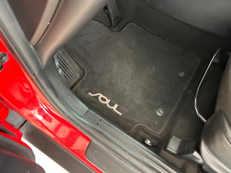 Kia Soul Vehicle Full-screen Gallery Image 18