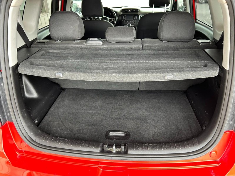 Kia Soul Vehicle Full-screen Gallery Image 24